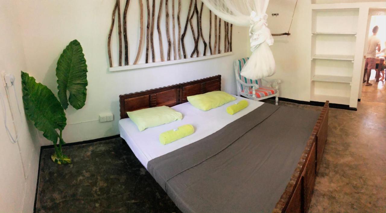 Circus Lagoon Hideaway Bed and Breakfast Dodanduwa Exterior foto