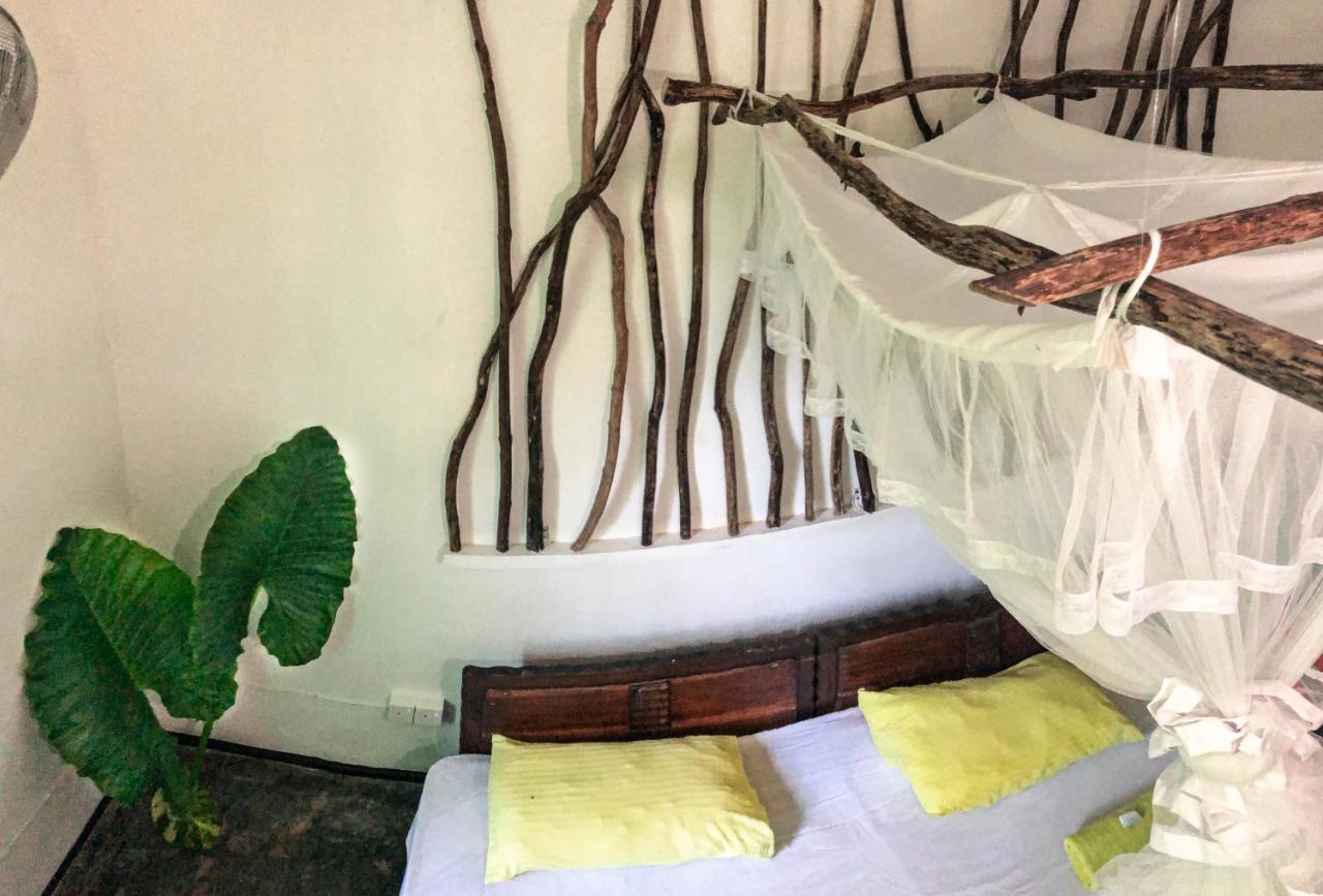 Circus Lagoon Hideaway Bed and Breakfast Dodanduwa Exterior foto
