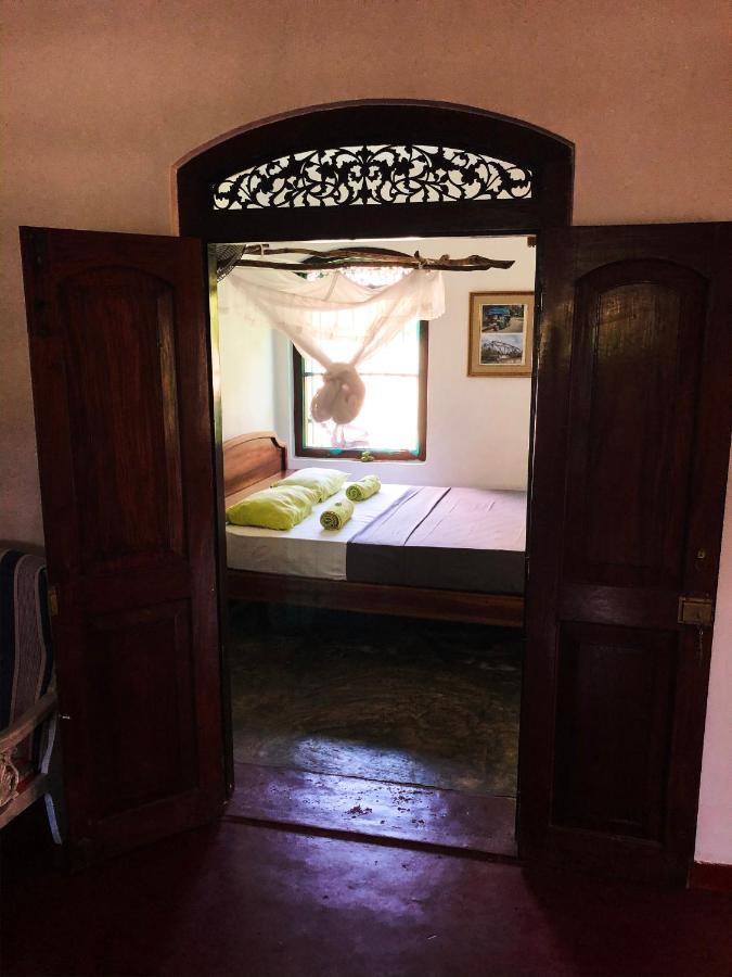 Circus Lagoon Hideaway Bed and Breakfast Dodanduwa Exterior foto