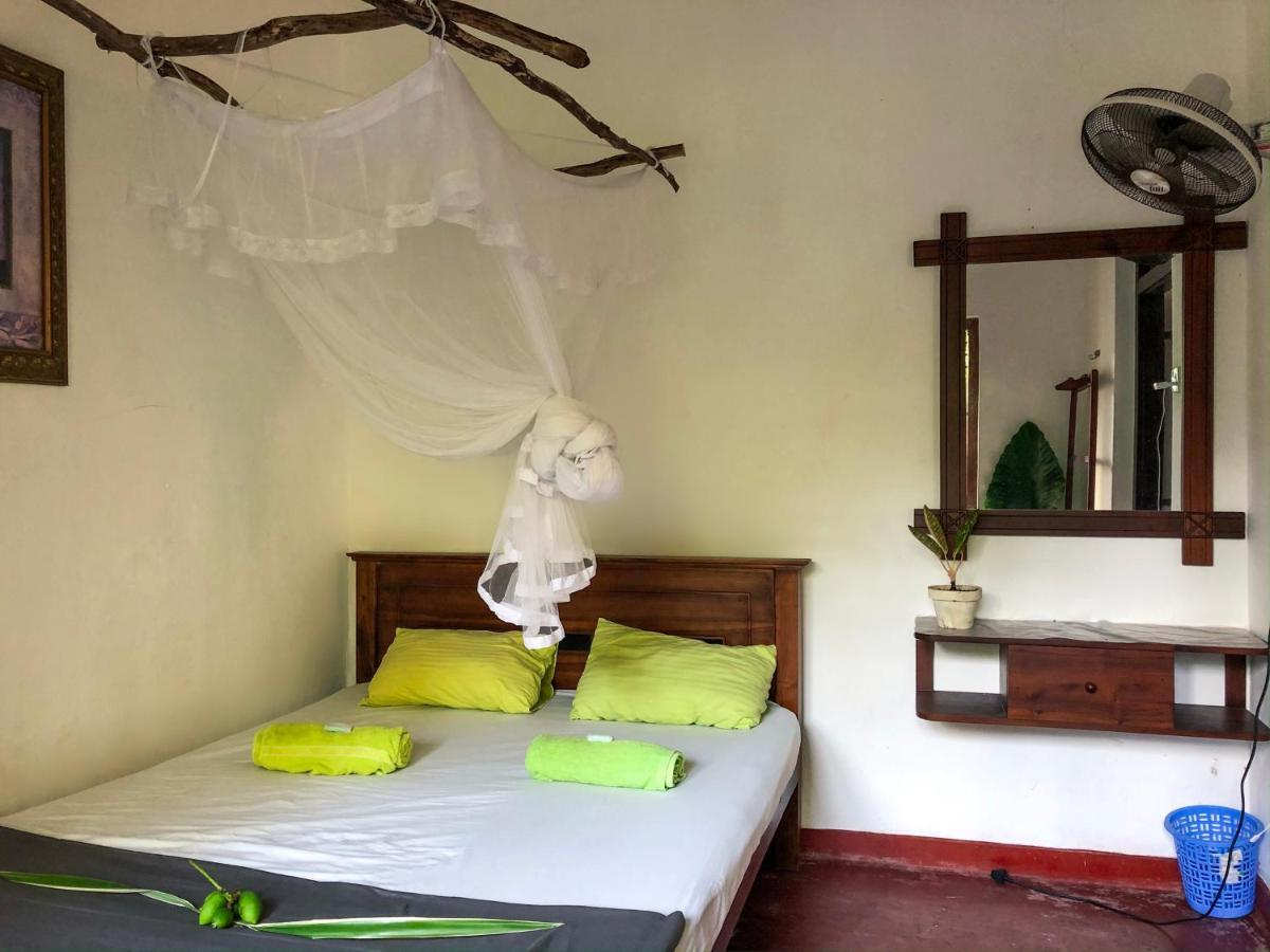 Circus Lagoon Hideaway Bed and Breakfast Dodanduwa Exterior foto