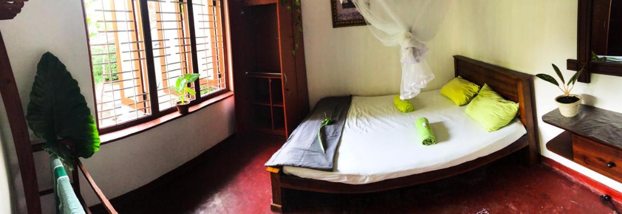 Circus Lagoon Hideaway Bed and Breakfast Dodanduwa Exterior foto