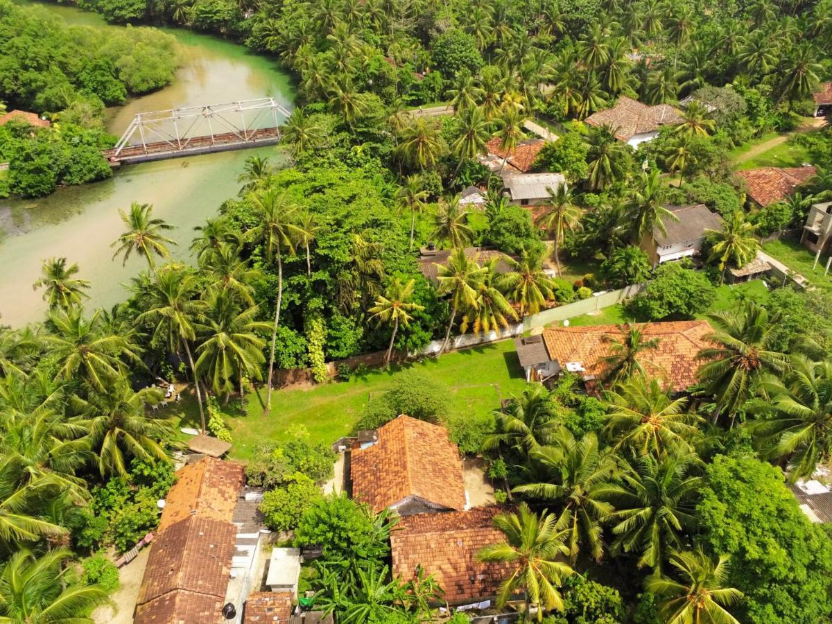 Circus Lagoon Hideaway Bed and Breakfast Dodanduwa Exterior foto
